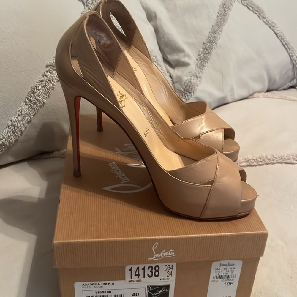Christian louboutin nude stiletto